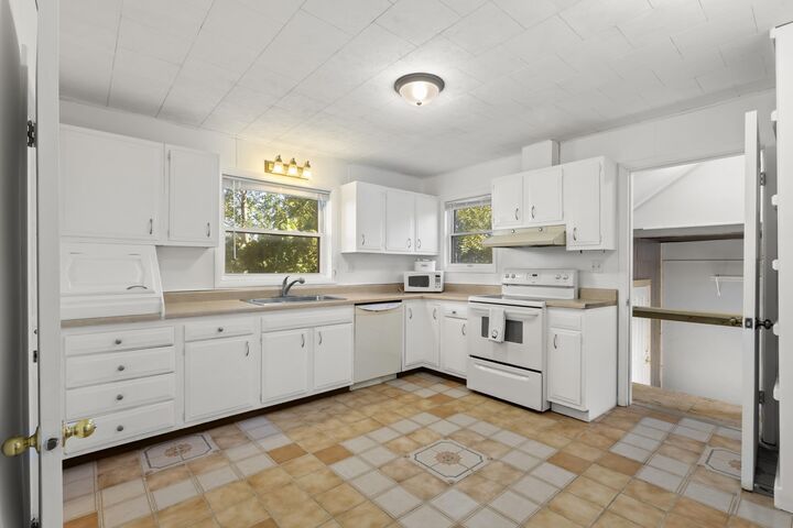 Property Photo:  714 James Street  MI 49635 
