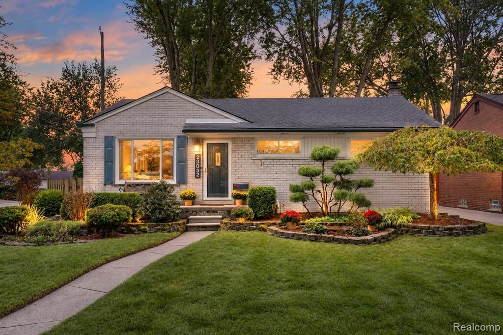 Property Photo:  23032 Brookdale Boulevard  MI 48082 2136 