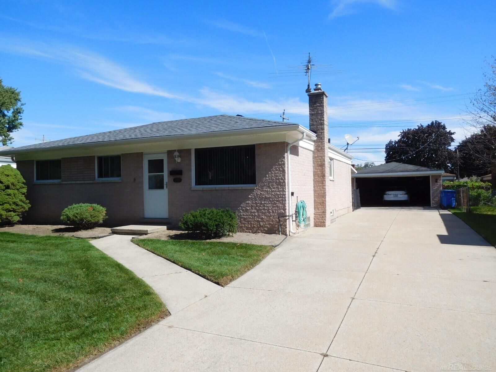 Property Photo:  27228 Liberty  MI 48092 