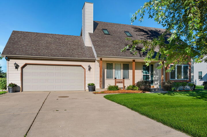 Property Photo:  1142 Mulberry Ln  WI 53182 