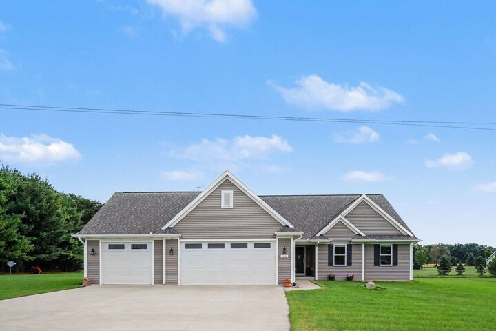 Property Photo:  2133 S Van Kal Street  MI 49009 