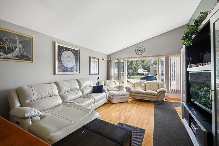 Property Photo: 14220 Kimbark Avenue IL 60419