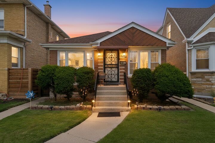 Property Photo:  2847 N Moody Avenue  IL 60634 