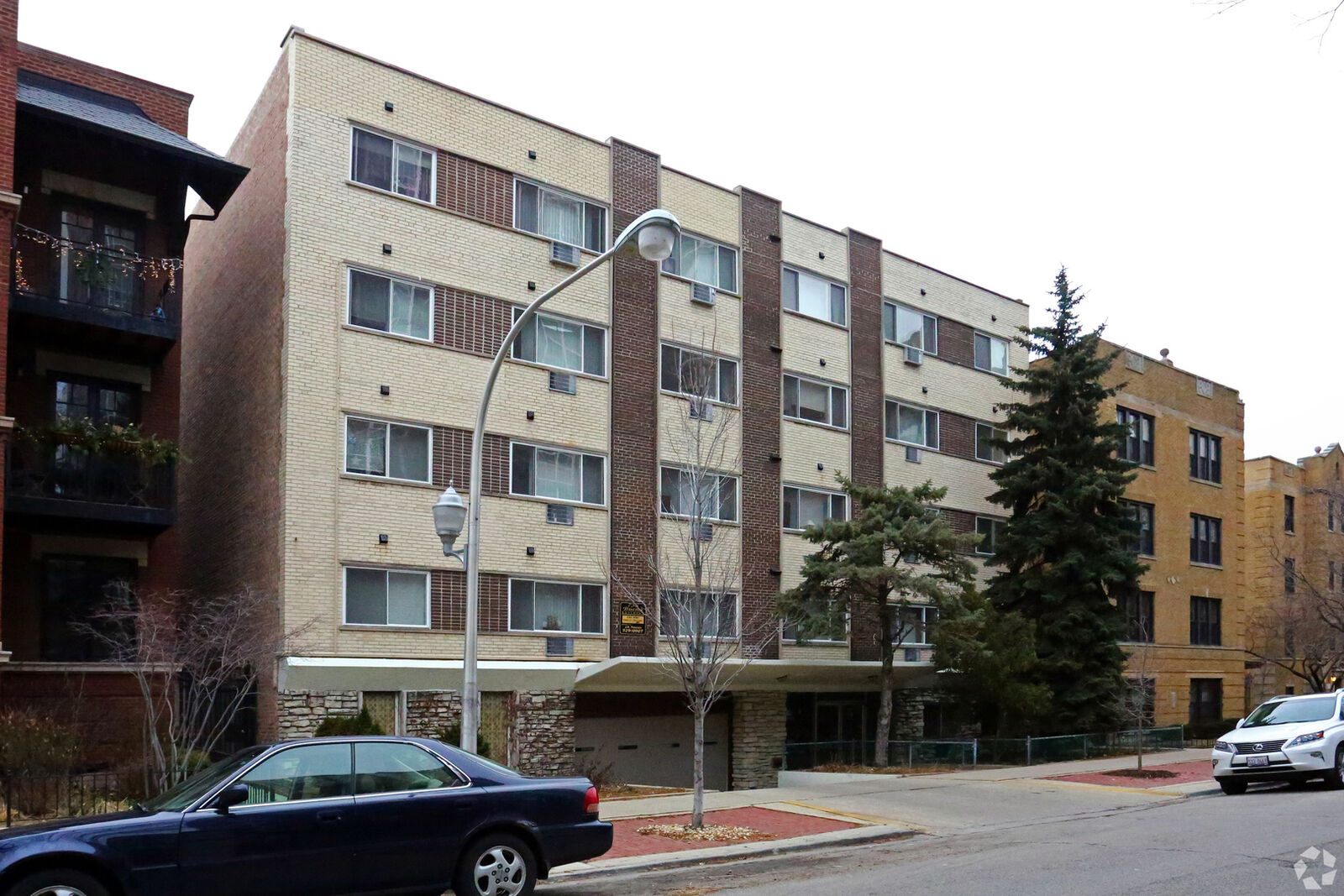 Property Photo: 736 W Buena Avenue 301 IL 60613