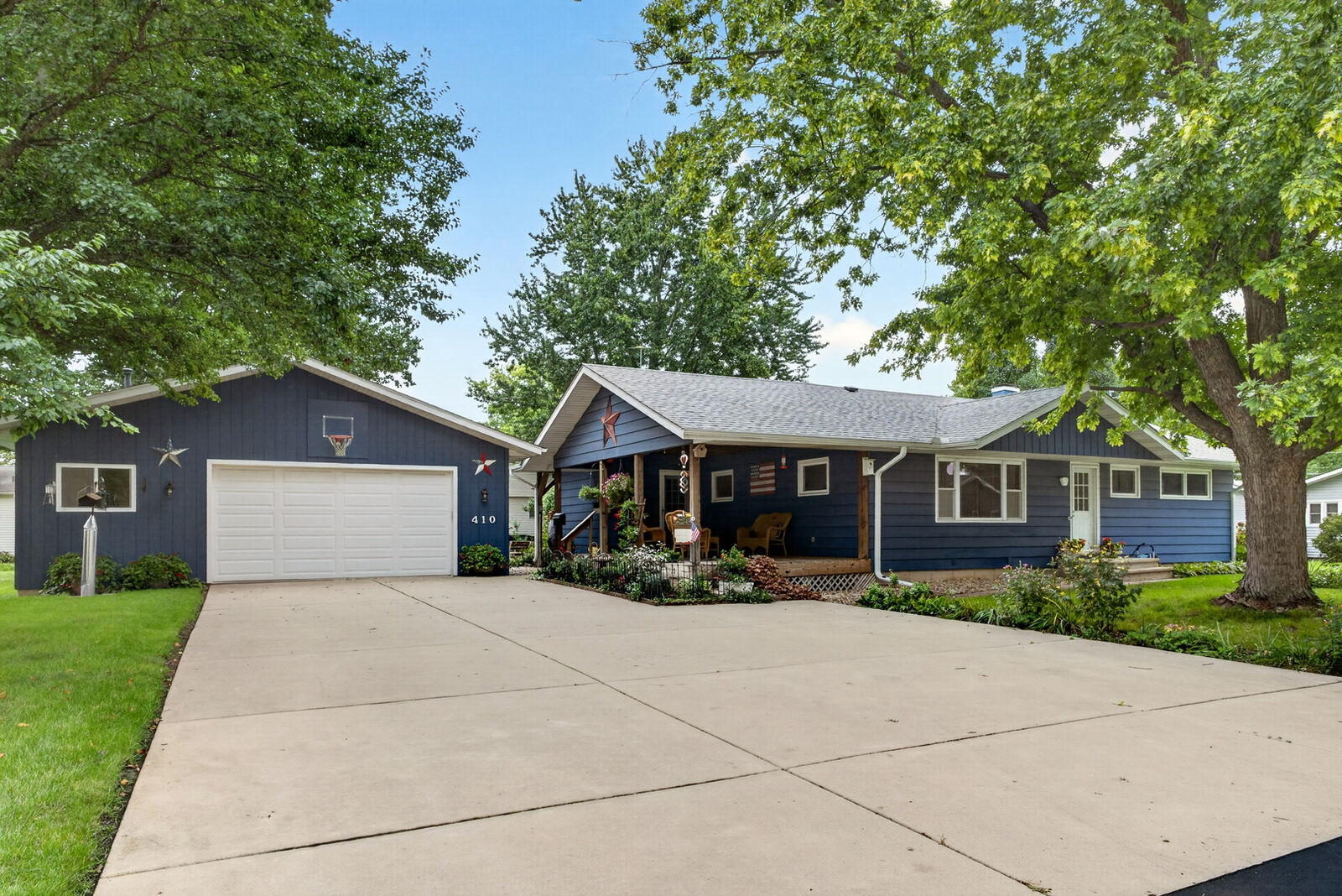 Property Photo: 410 E Jones Street IL 60545