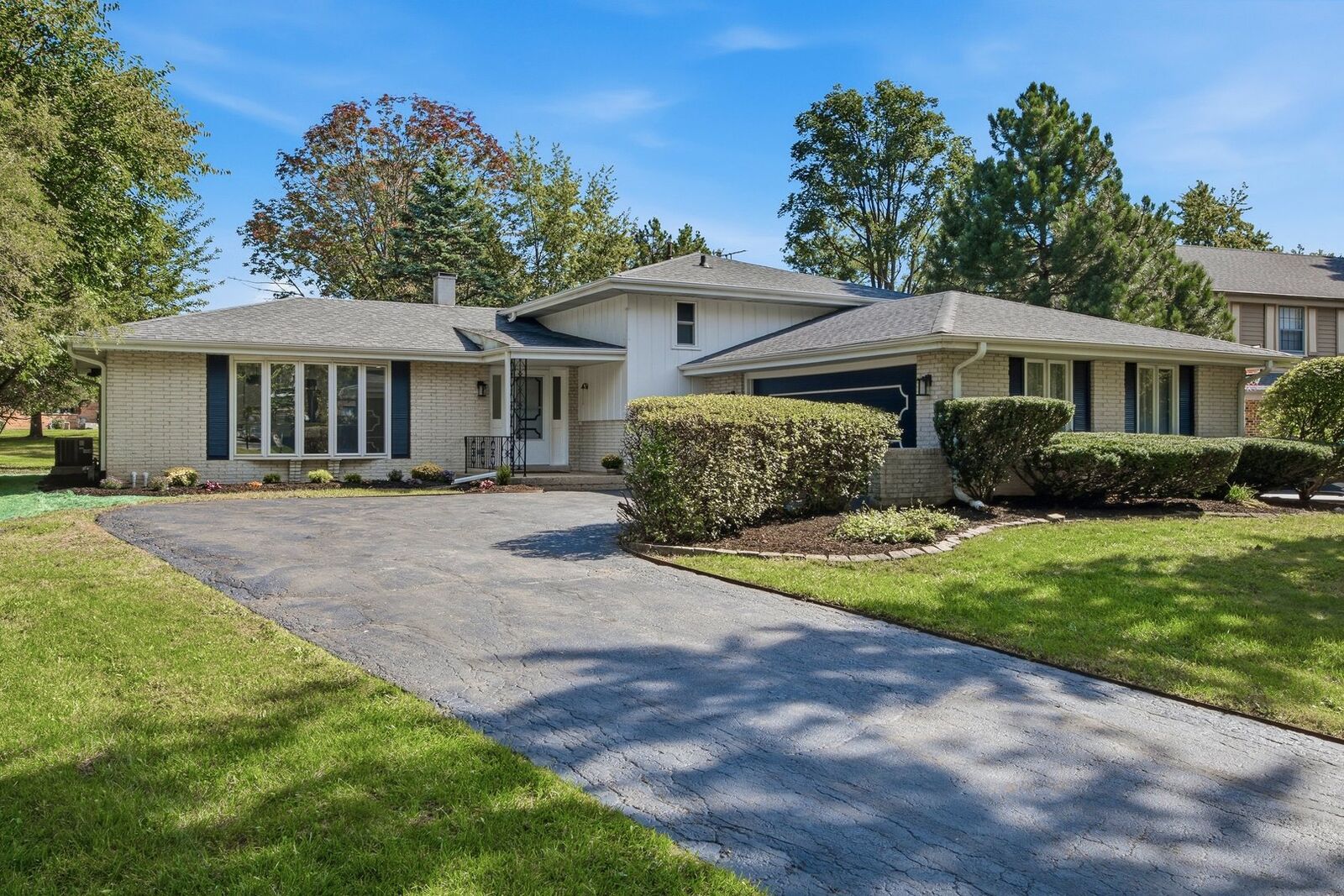 Property Photo:  8009 Winter Circle  IL 60516 