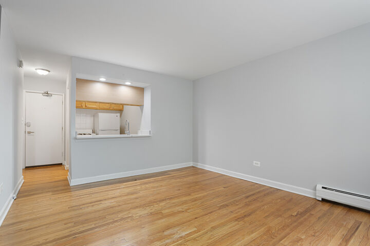 Property Photo:  6758 N Sheridan Avenue 337  IL 60626 