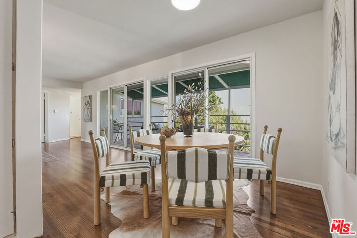 Property Photo:  2525 Ivanhoe Drive  CA 90039 