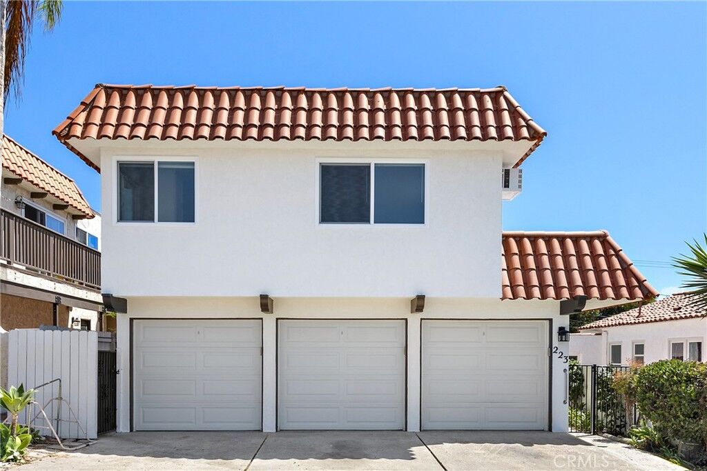 Property Photo:  223 Avenida Victoria  CA 92672 