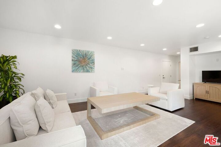 Property Photo:  8755 Shoreham Drive 101  CA 90069 