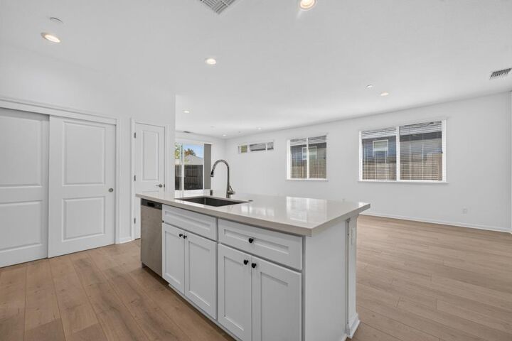 Property Photo:  551 Fox Hunt Way  CA 95673 