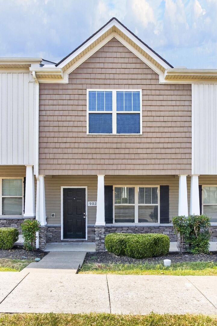 Property Photo:  902 Beavercreek Way  TN 37013 