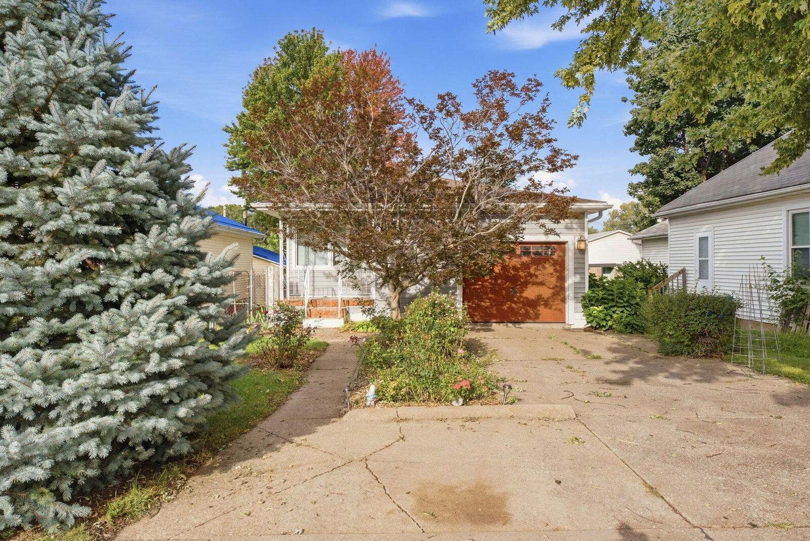Property Photo: 1612 Lincoln IA 52761