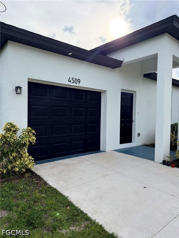 Property Photo:  4509 21st Street SW  FL 33973 