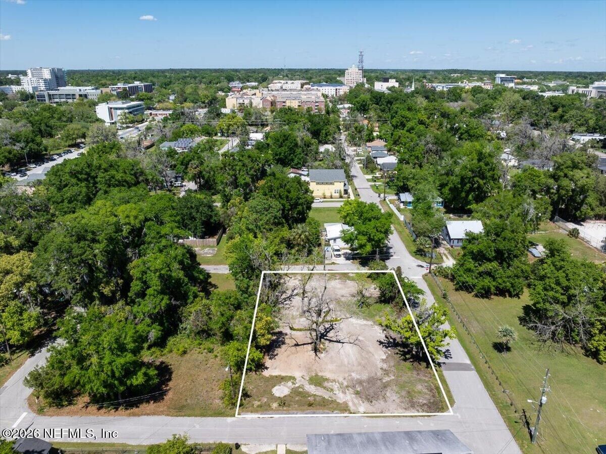Property Photo:  722 SW 5th Street  FL 32601 