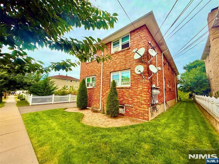 Property Photo:  23 Strong Street  NJ 07057 