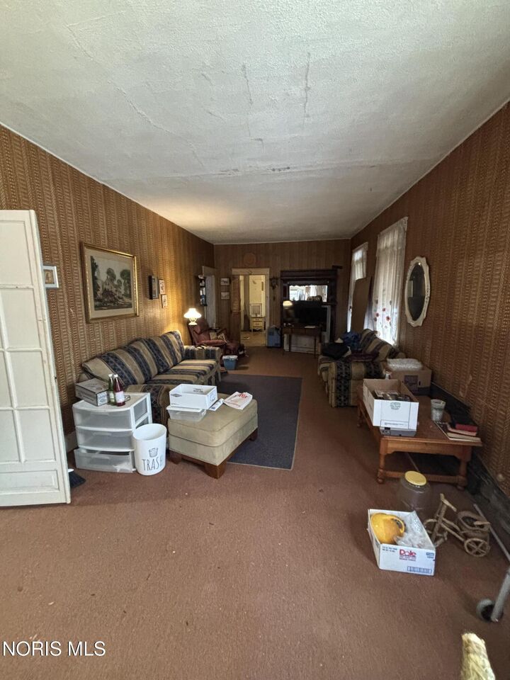 Property Photo: 722 Walnut Street OH 43604