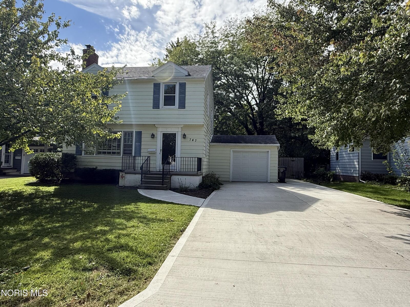 Property Photo:  747 Inwood Place  OH 43537 