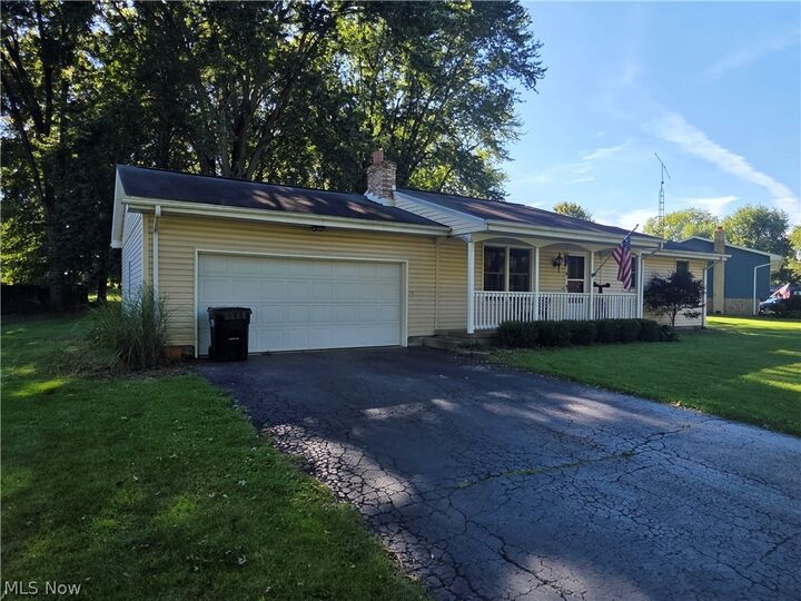 Property Photo: 46429 Dogwood Circle OH 44445