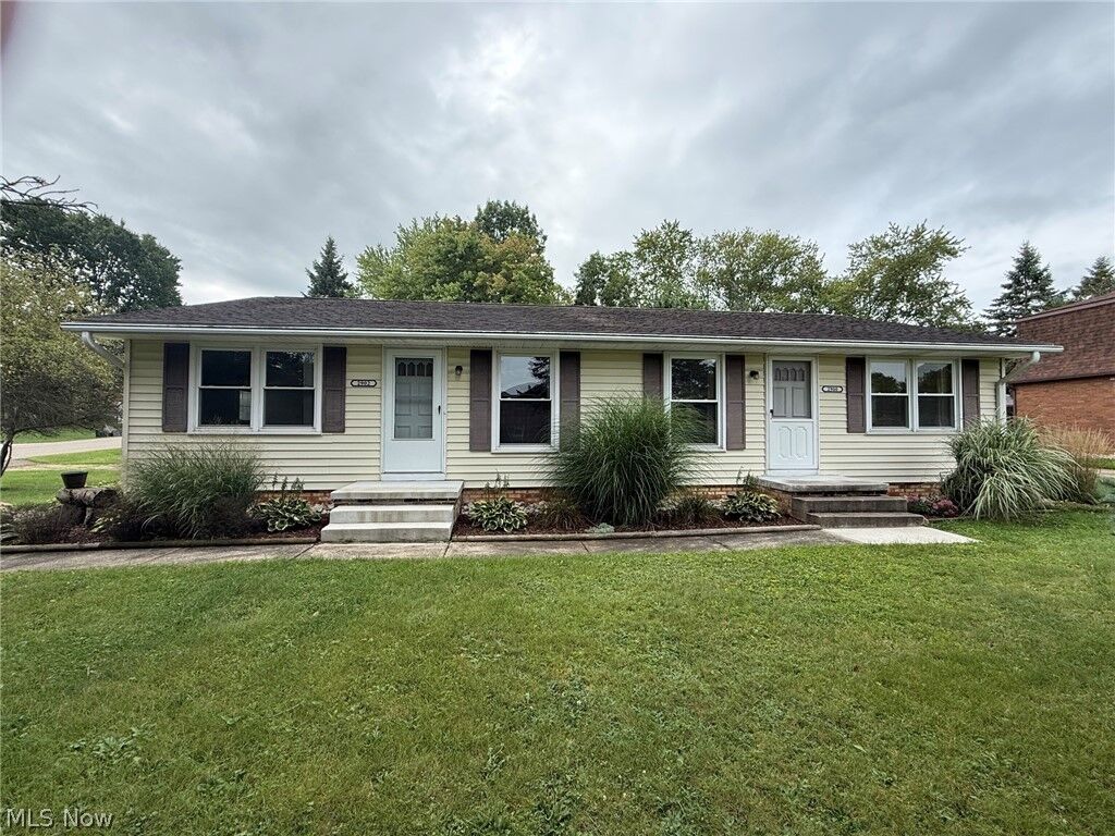 Property Photo: 2900 Thackeray Avenue NW OH 44646