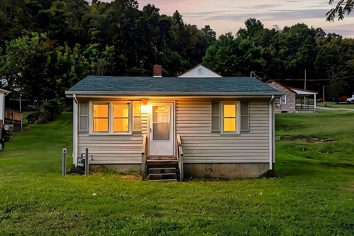 Property Photo: 520 Poplar Street VA 24124
