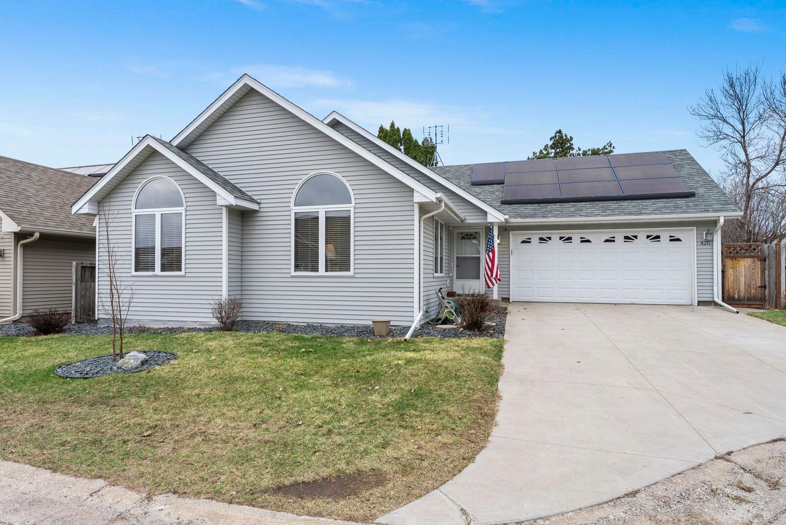 Property Photo:  420 Village Court  MN 55008 