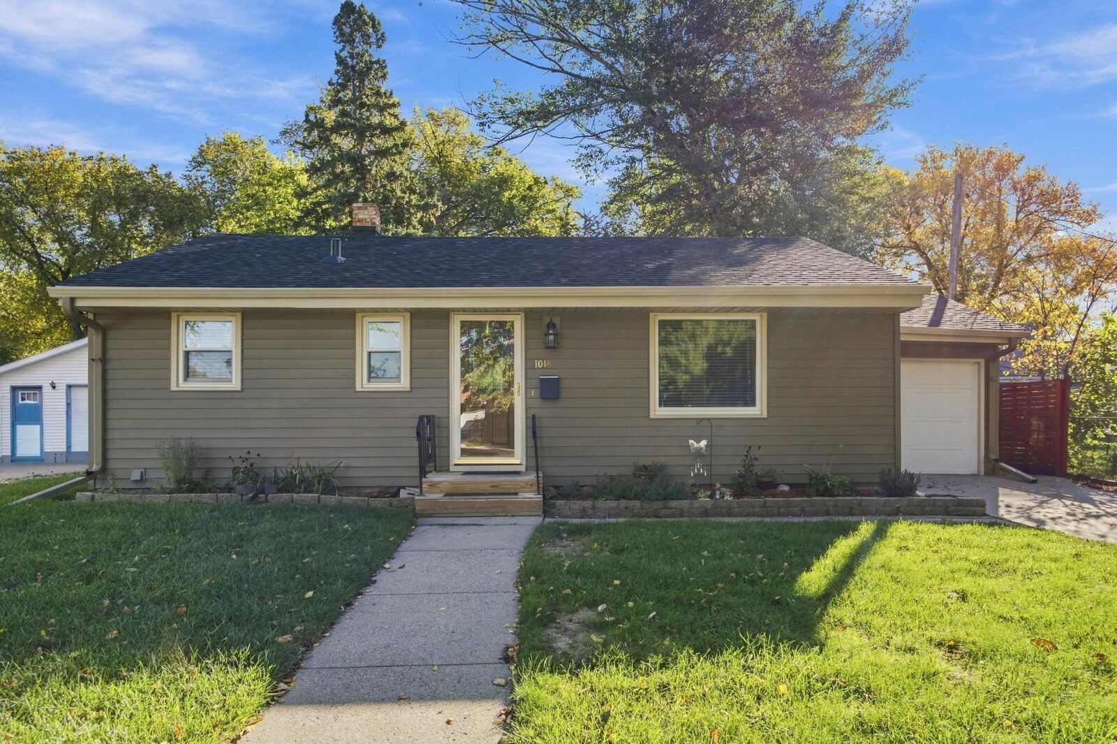 Property Photo:  1018 21st Street S  ND 58103 