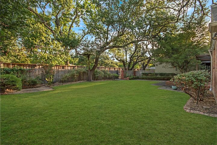 Property Photo:  5859 Colhurst Street  TX 75230 