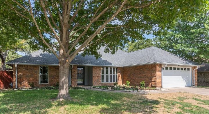 Property Photo: 8951 Hialeah Circle N TX 76182