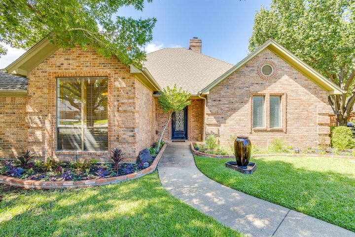 Property Photo: 990 Oak Ridge Drive TX 76248