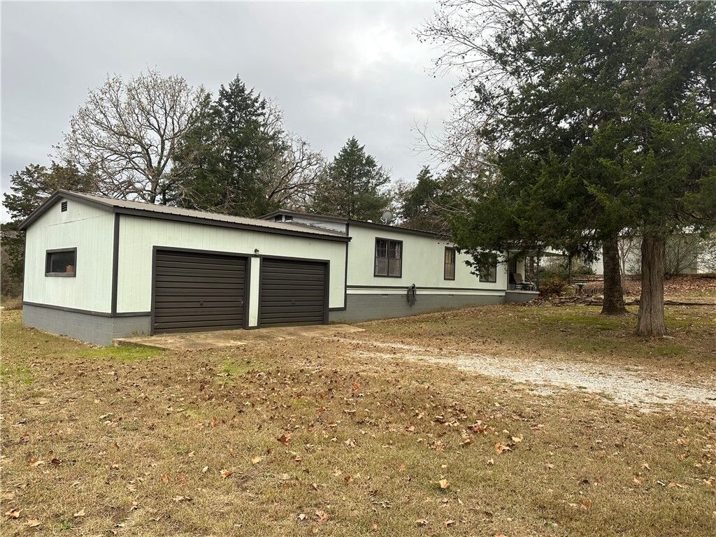 Property Photo: 114 E Airport AR 72630
