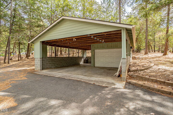 Property Photo:  124 Dearing Way  OR 97527 