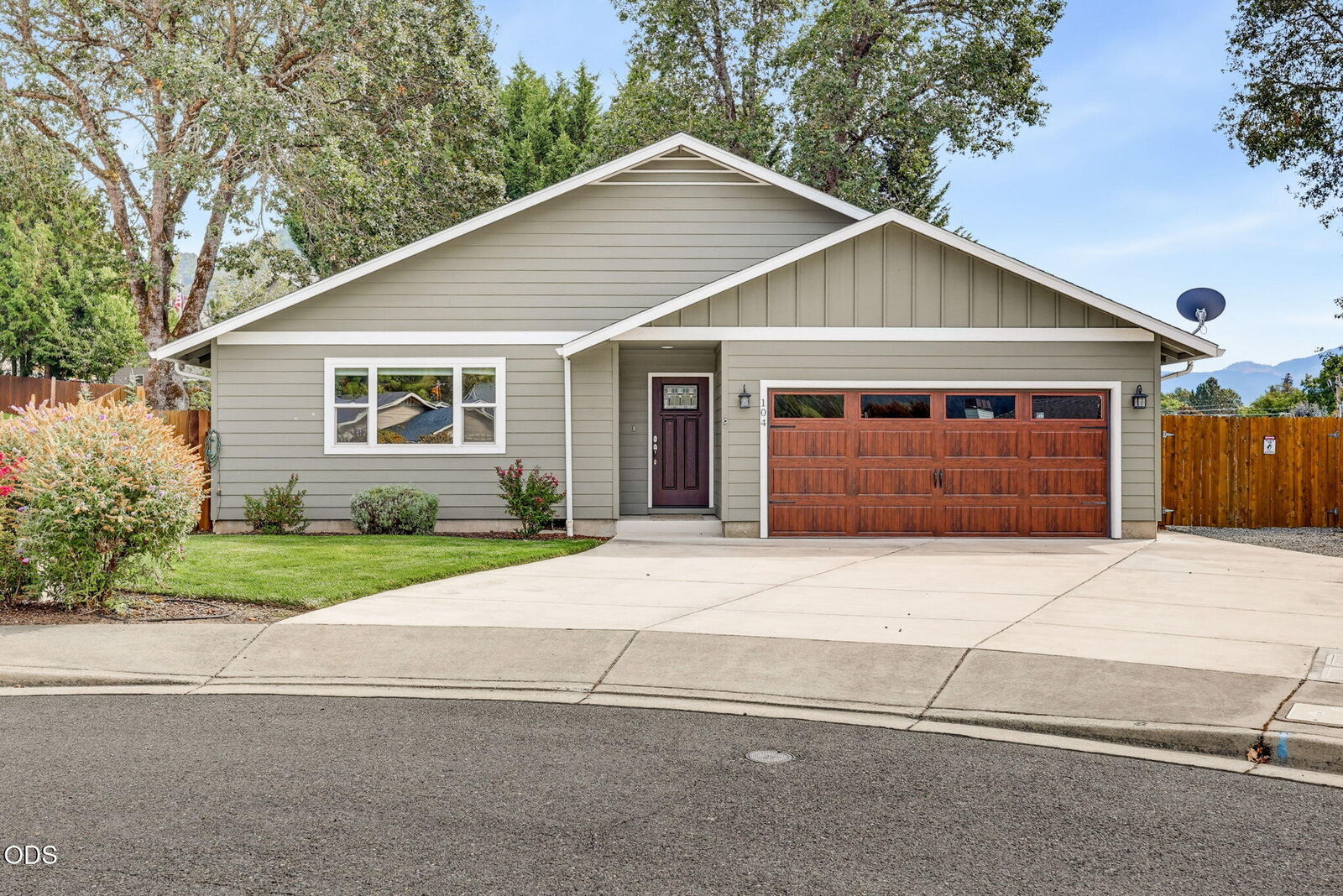 Property Photo:  104 Vista Circle  OR 97537 
