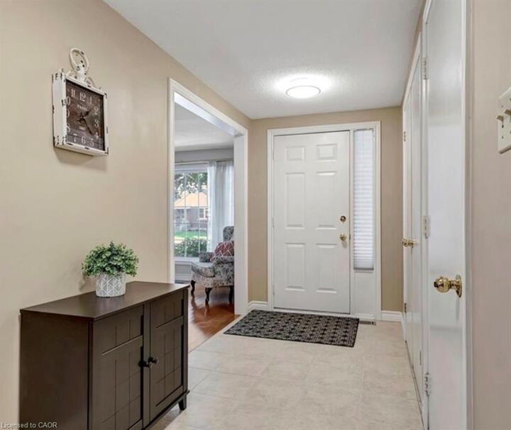 Property Photo:  8 Lowell Street S Upper  ON N1R 5C7 