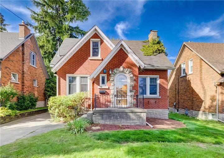 Property Photo:  7 Locust Street  ON N2H 1W6 