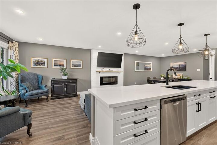 Property Photo:  2 Adler Avenue  ON L8W 3C3 