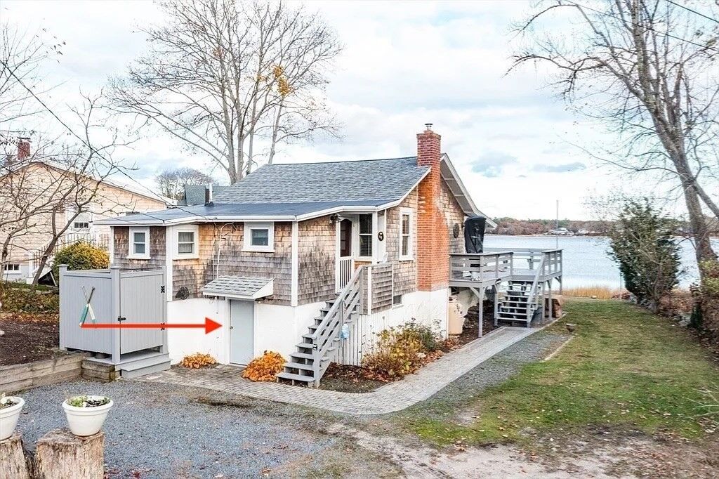 Property Photo:  4 Ross Ave 2  MA 02571 