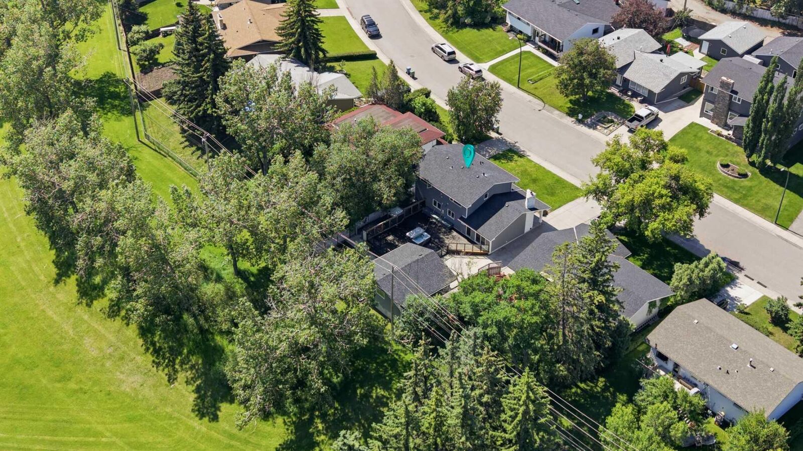 Property Photo:  20 Mapleglade Close SE  AB T2J 2G9 