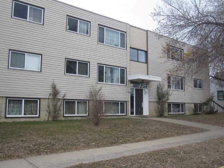 Property Photo:  9802 98 Avenue #  AB T8S 1J4 