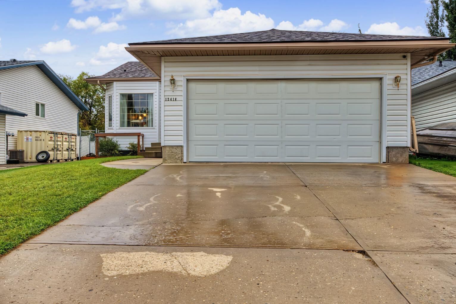 Property Photo:  12418 96A Street  AB T8V 6Z8 