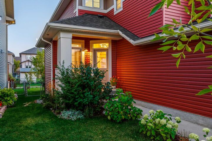 Property Photo:  286 Baywater Way SW  AB T4B 3V6 