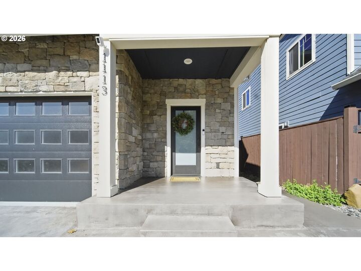 Property Photo:  1113 SE Chinookan Dr  OR 97014 