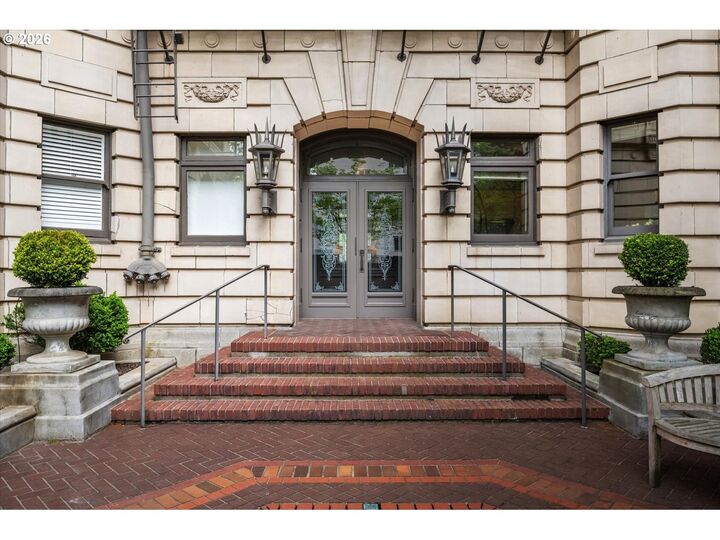 Property Photo: 2141 NW Davis St 104 OR 97210