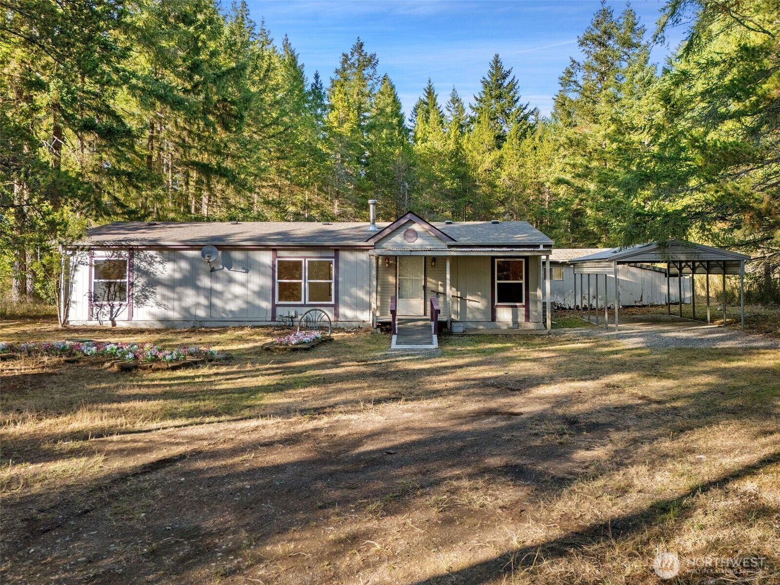 Property Photo: 261 E Pinedirosa Road WA 98592