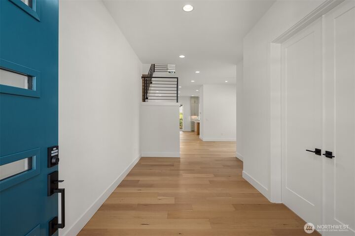 Property Photo: 465 Orcas Ave NE WA 98059