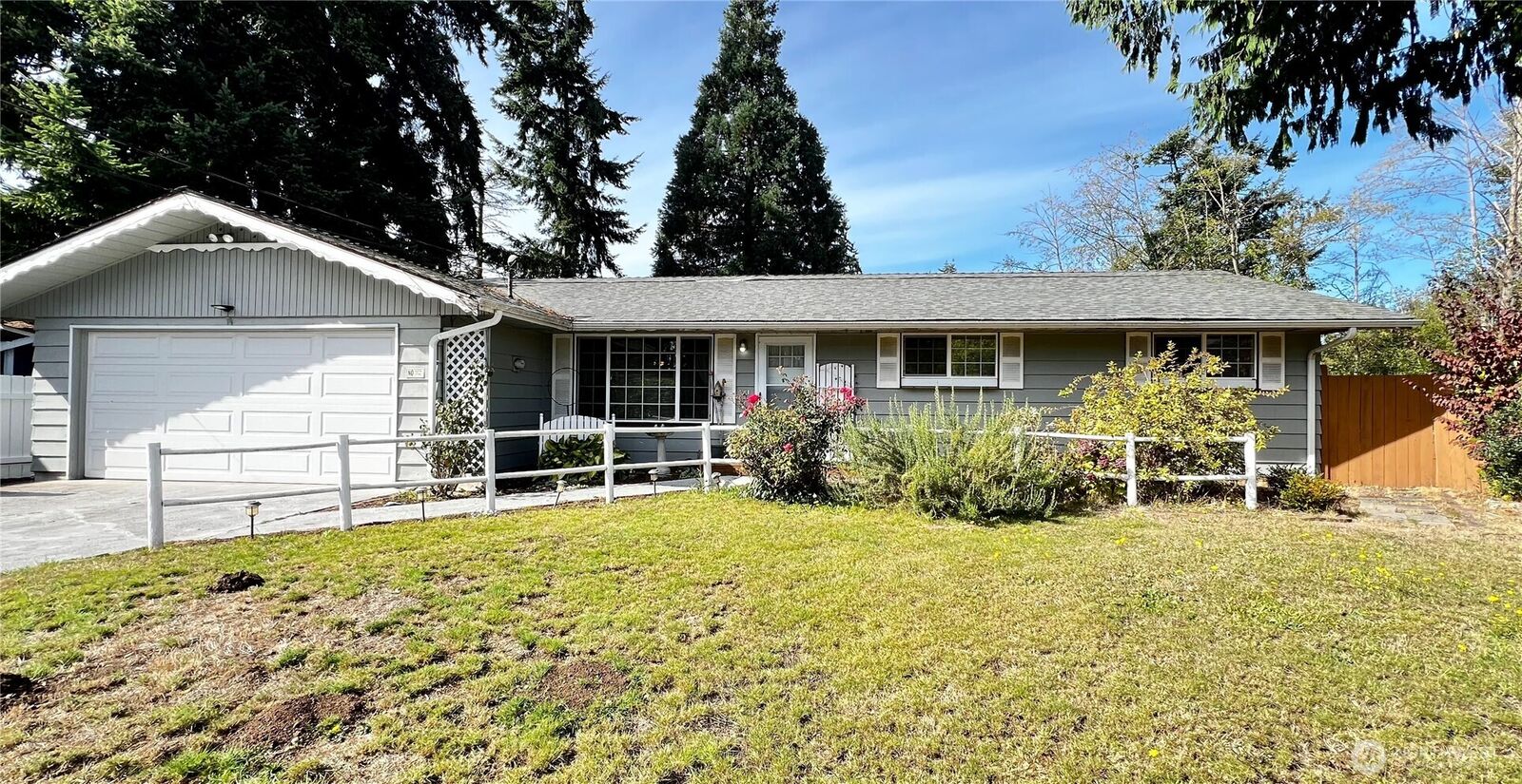 Property Photo: 1321 Rancho Place WA 98204