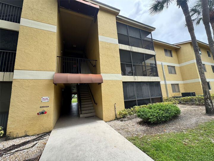 Property Photo: 3013 N Oakland Forest Drive 106 FL 33309