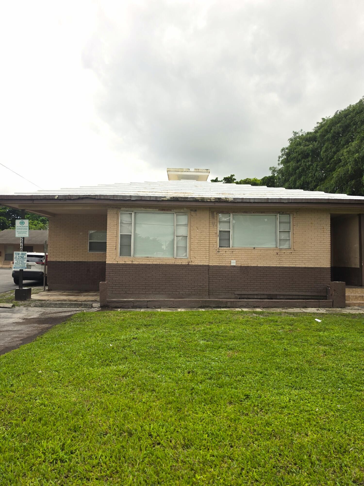 Property Photo:  2424-2440 NW 21st Street 7  FL 33311 