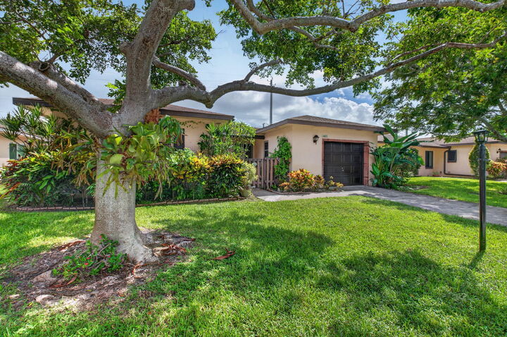Property Photo: 14512 Bonaire Boulevard FL 33446