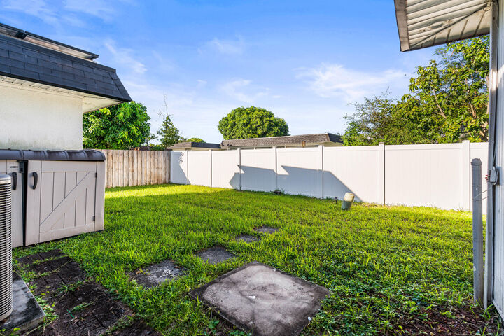 Property Photo:  6408 Brookwood Boulevard  FL 33321 